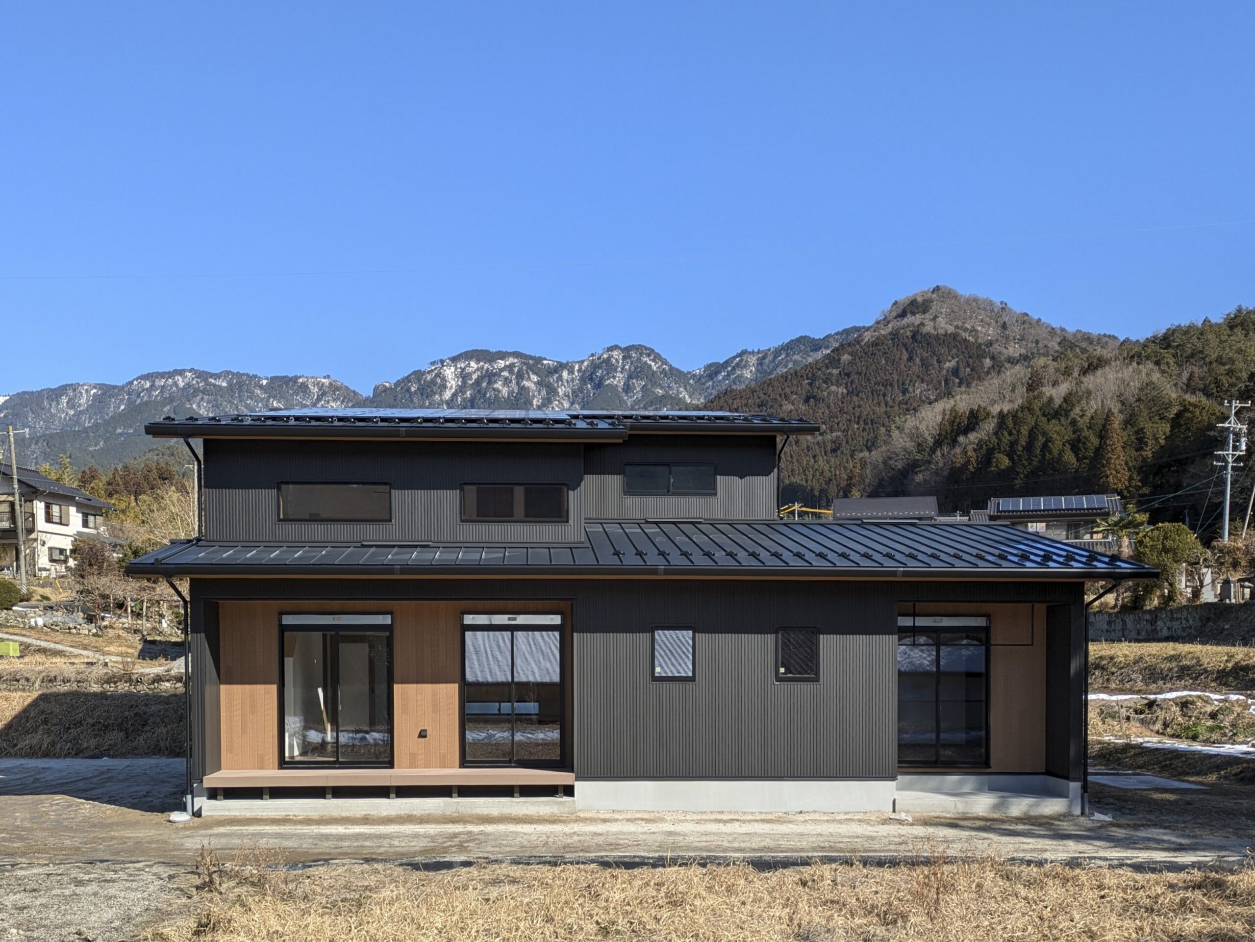 吹き抜けリビングからコミュニケーションが広がる家 アイチャッチ